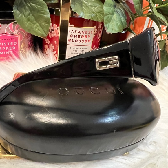 Gucci Black Sunglasses - Picture 5 of 11